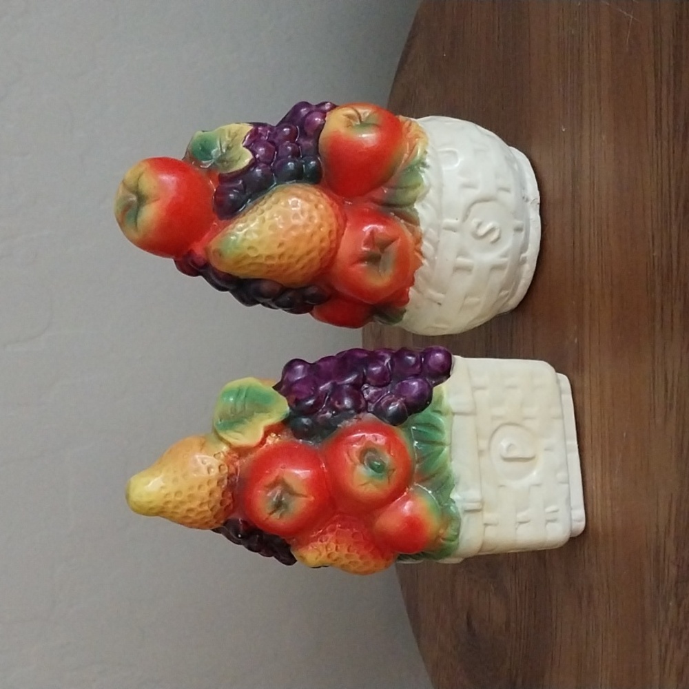 VTG Fruit Basket Made by Wales in Japan Salt & Pepper Shakers